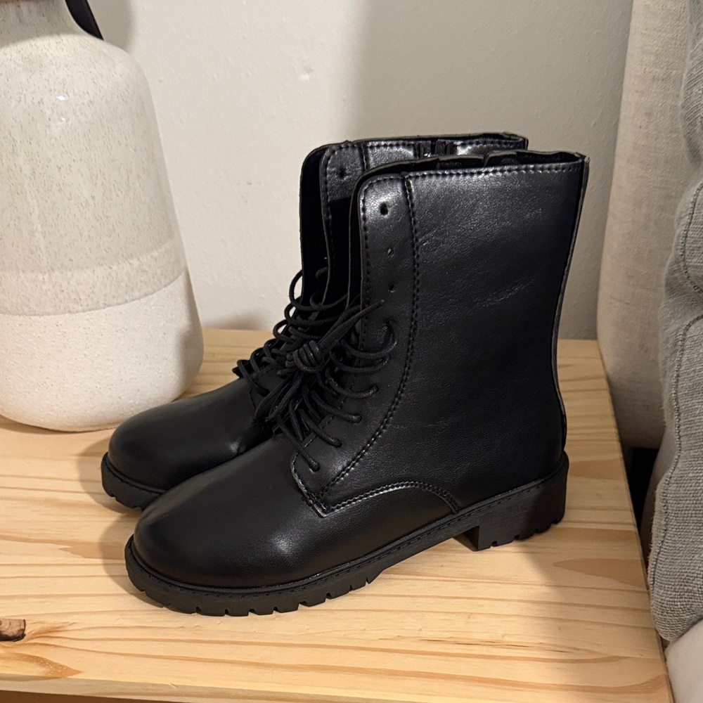 Black Women's Lace-Up Fall Combat Boots
